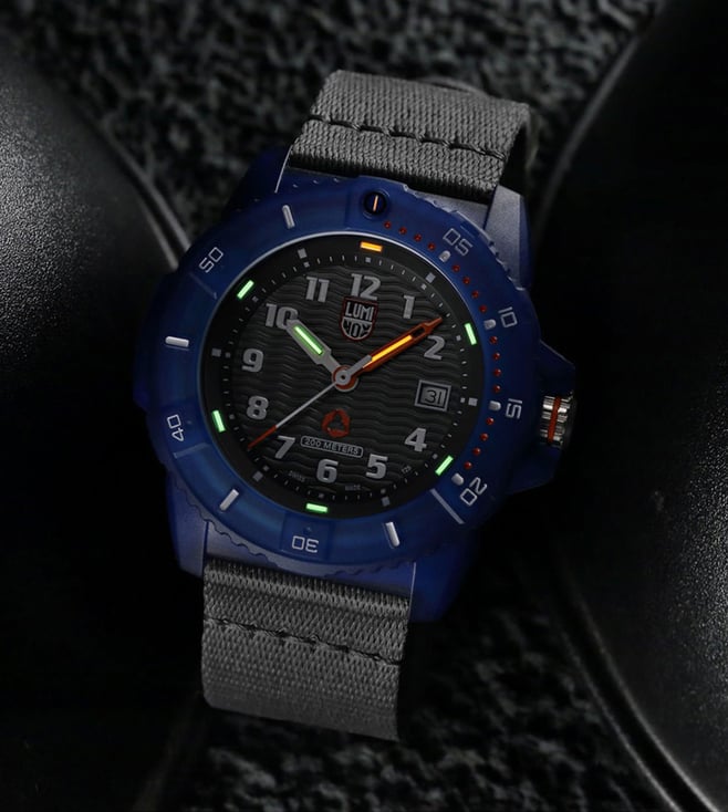 Luminox Mens Grey Analogue Rubber Strap Watch