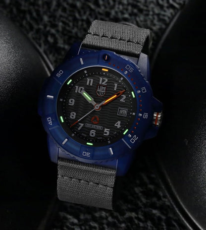 Luminox Mens Grey Analogue Rubber Strap Watch