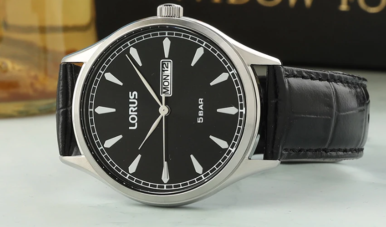 Lorus - Men Black Leather Strap Watch - RH327BX9G