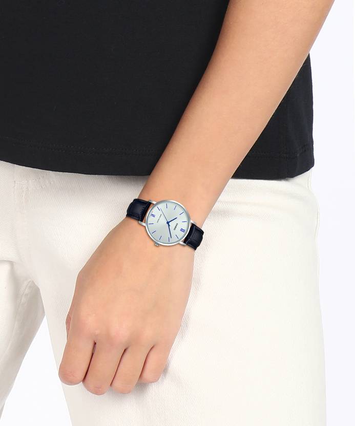 Casio Standard Collection Women's LTP-VT01L-7B1UDF Watch