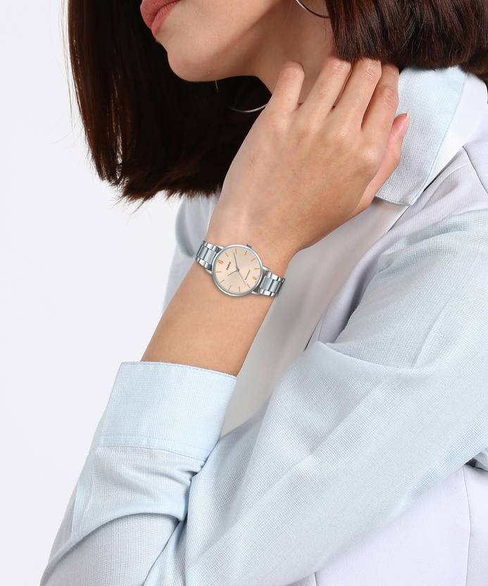 Casio Standard Collection Women's LTP-VT01D-4BUDF Watch